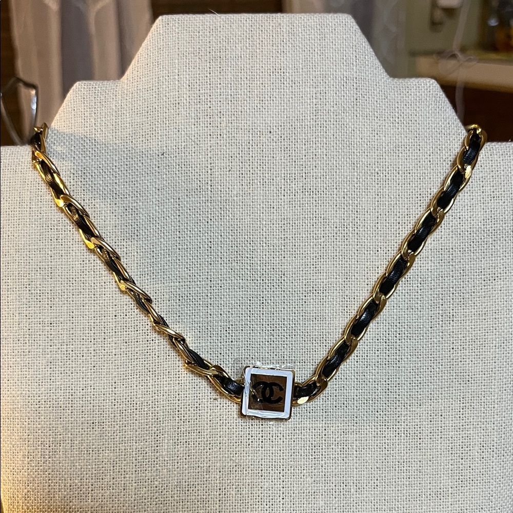 Black Leather and Gold Chain Fashion Necklace with Pendant